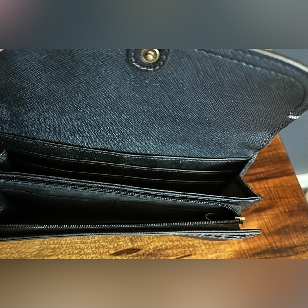 Fossil Black wallet. Approx 7.5” x 4” - Picture 4 of 5